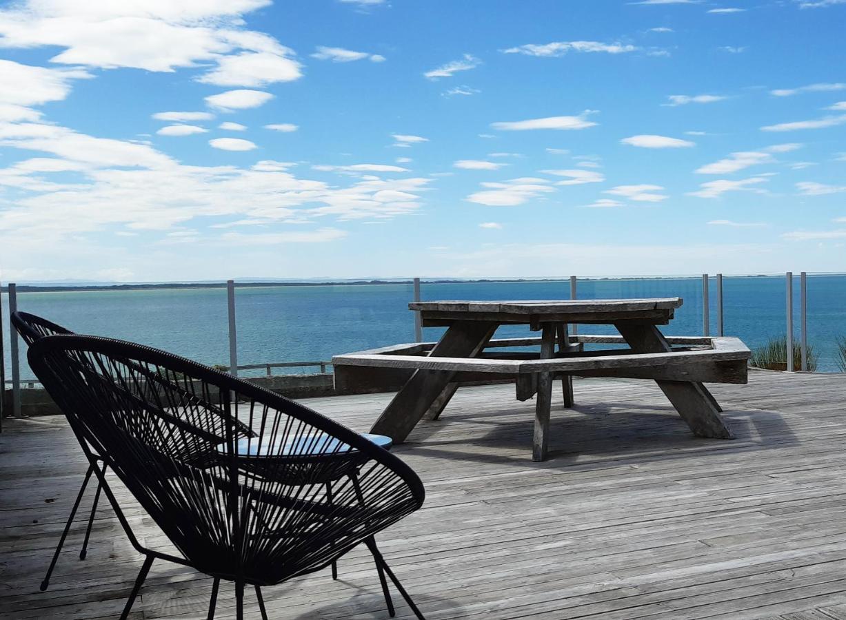Best Waterfront Deck In Riverton Villa Bagian luar foto
